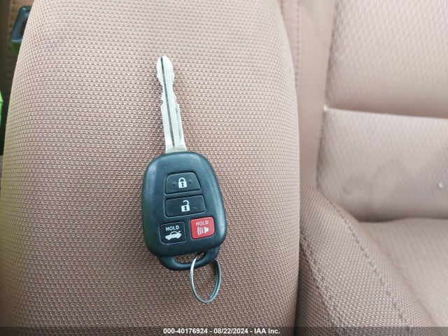Продаж на аукціоні авто 2015 Toyota Corolla Le, vin: 2T1BURHE9FC431002, номер лоту: 40176924
