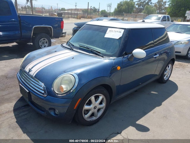 2009 MINI COOPER WMWMF33539TW76928 Photo 1