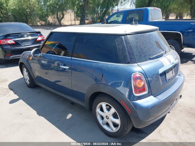 2009 MINI COOPER WMWMF33539TW76928 Photo 2