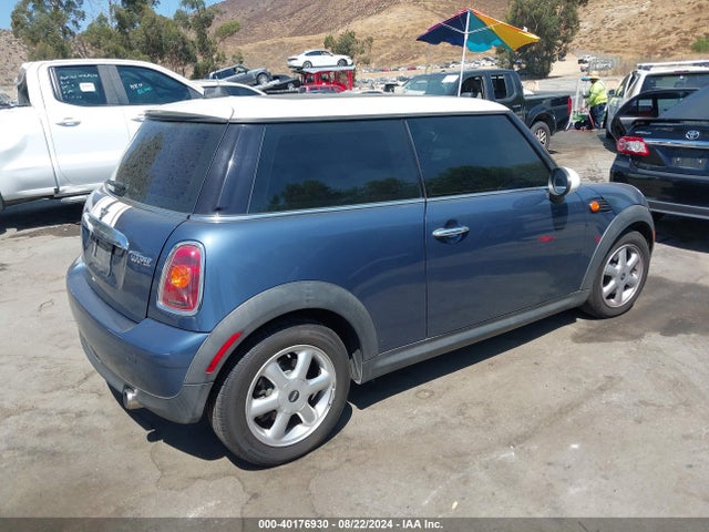 2009 MINI COOPER WMWMF33539TW76928 Photo 3