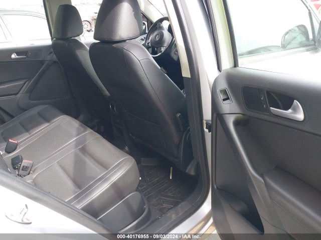 WVGAV7AX3HK024184 Volkswagen Tiguan 2.0t/2.0t S