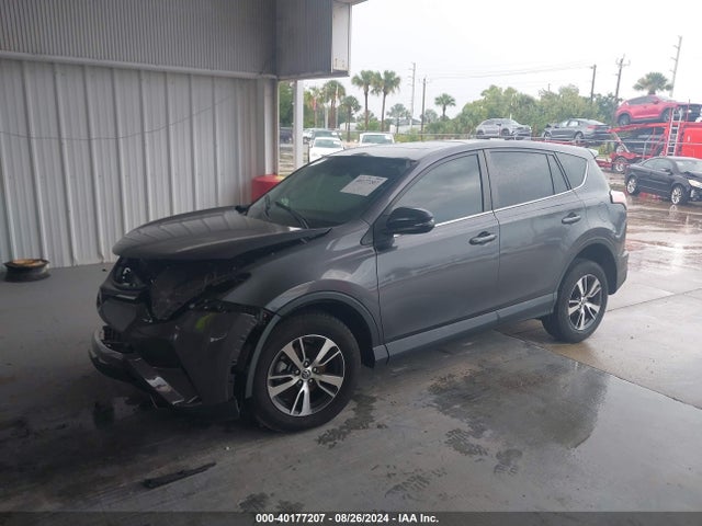 Toyota Rav4 Xle 2018 2T3WFREV1JW519265 Image 2