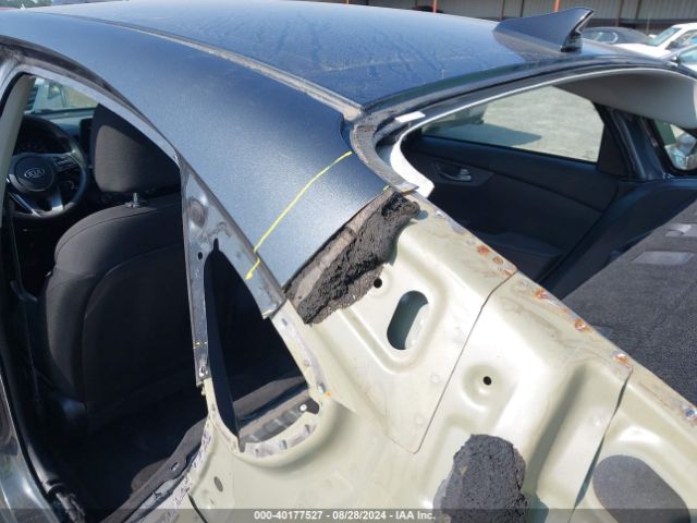3KPF24AD1ME325122 KIA Forte Lxs