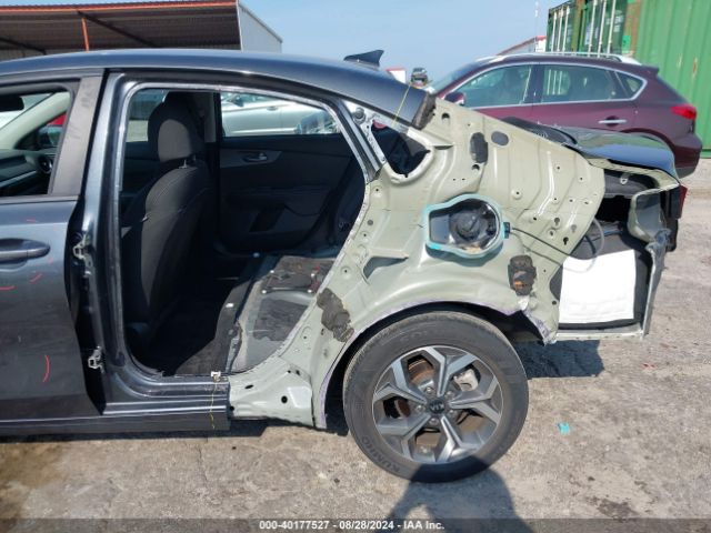 3KPF24AD1ME325122 KIA Forte Lxs