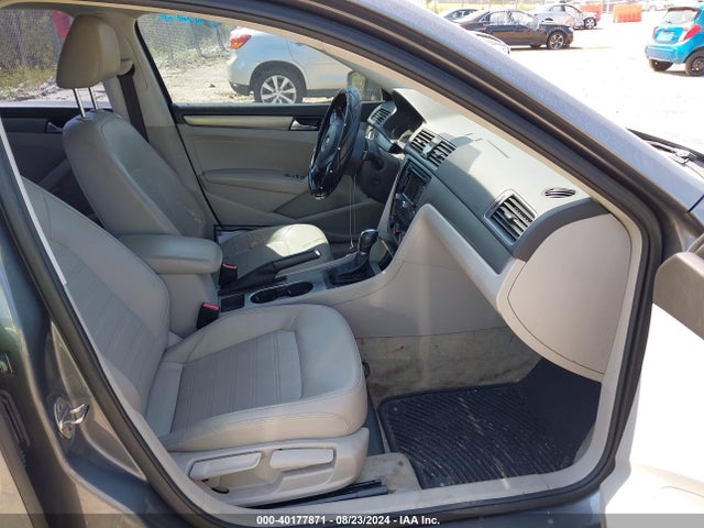 1VWBS7A34FC030076 Volkswagen Passat 1.8t Se