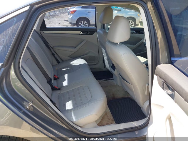 1VWBS7A34FC030076 Volkswagen Passat 1.8t Se
