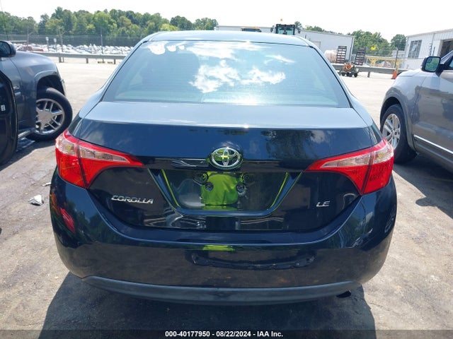 Toyota COROLLA LE 2018 5YFBURHE7JP767501 Image 17