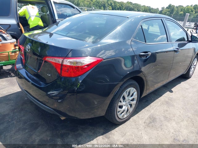Toyota COROLLA LE 2018 5YFBURHE7JP767501 Image 4