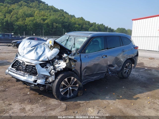 Toyota Highlander Xle 2021 5TDGZRBH4MS117403 Image 2