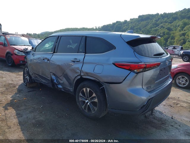 Toyota Highlander Xle 2021 5TDGZRBH4MS117403 Image 3