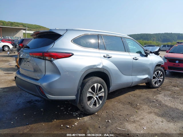 Toyota Highlander Xle 2021 5TDGZRBH4MS117403 Image 4
