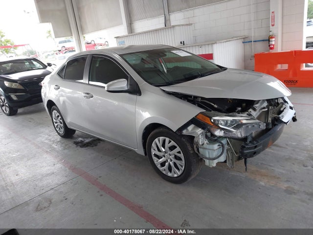 Toyota COROLLA LE 2018 5YFBURHE6JP845413 Image 1