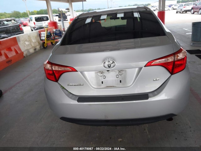 Toyota COROLLA LE 2018 5YFBURHE6JP845413 Image 17