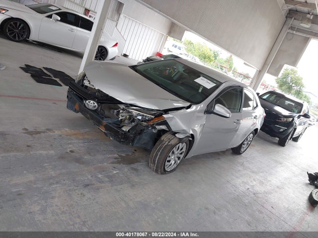 Toyota COROLLA LE 2018 5YFBURHE6JP845413 Image 2