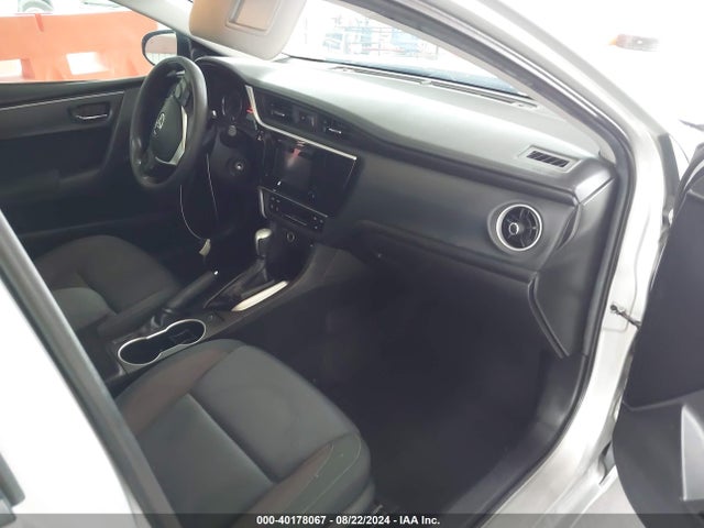 Toyota COROLLA LE 2018 5YFBURHE6JP845413 Image 5
