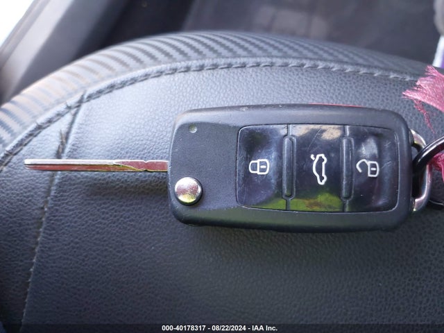 3VW517AT7EM821974 Volkswagen Beetle 1.8t