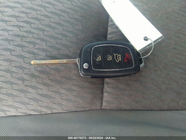 KM8SMDHFXGU143758 Hyundai Santa Fe Se