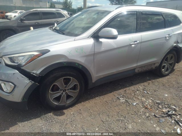 KM8SMDHFXGU143758 Hyundai Santa Fe Se