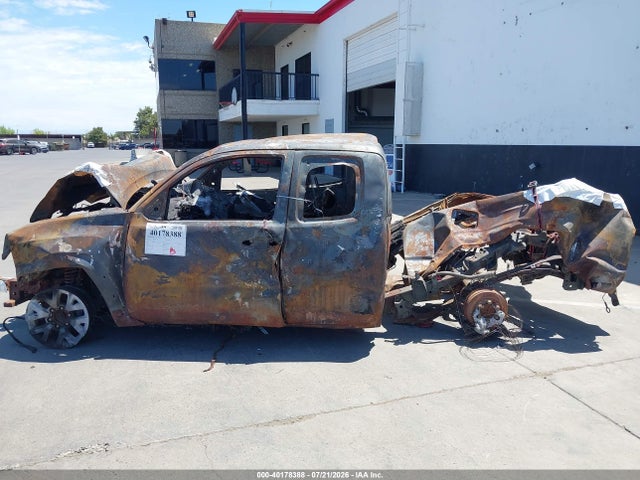 5TFSZ5AN3JX133835 Toyota Tacoma Sr5 V6
