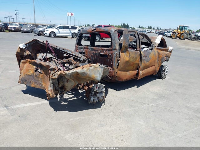 5TFSZ5AN3JX133835 Toyota Tacoma Sr5 V6