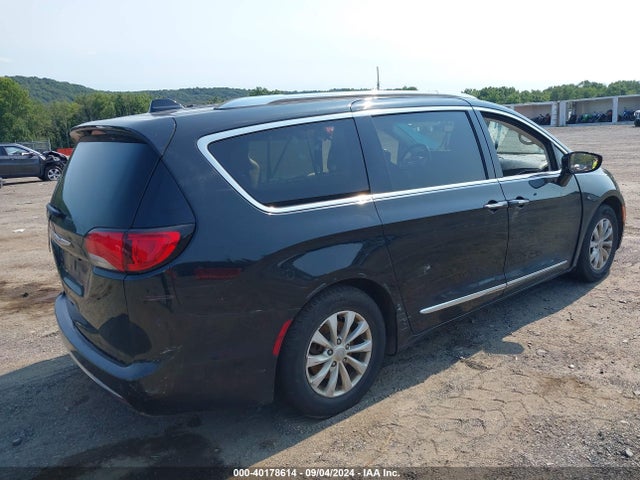 2C4RC1BG0KR715268 Chrysler Pacifica Touring L