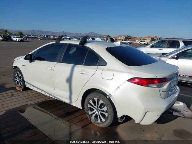 Toyota Corolla Hybrid Le 2021 JTDEAMDE1MJ017678 Image 3