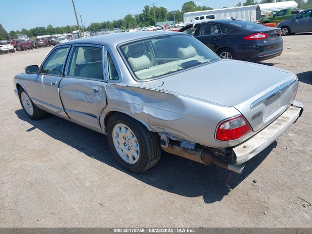 2000 JAGUAR XJ8 SAJDA14C7YLF17514 Photo 2
