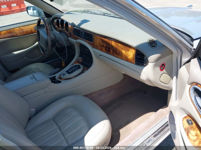 2000 JAGUAR XJ8 SAJDA14C7YLF17514 Photo 4