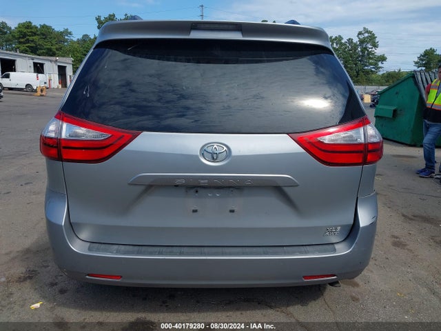 Toyota Sienna Xle 7 Passenger 2017 5TDDZ3DC2HS178756 Image 17