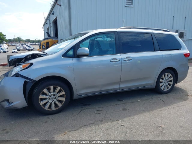 Toyota Sienna Xle 7 Passenger 2017 5TDDZ3DC2HS178756 Image 2