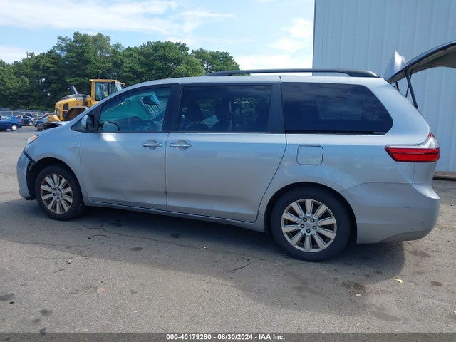 Toyota Sienna Xle 7 Passenger 2017 5TDDZ3DC2HS178756 Image 3