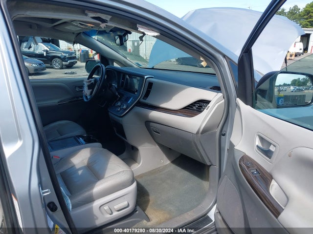 Toyota Sienna Xle 7 Passenger 2017 5TDDZ3DC2HS178756 Image 5