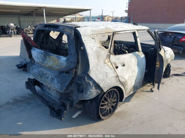 KNDJ63AU9L7015310 KIA Soul Gt-line