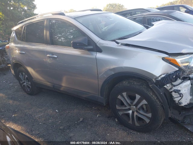 Toyota RAV4 LE 2018 JTMZFREV1JJ176839 Image 17