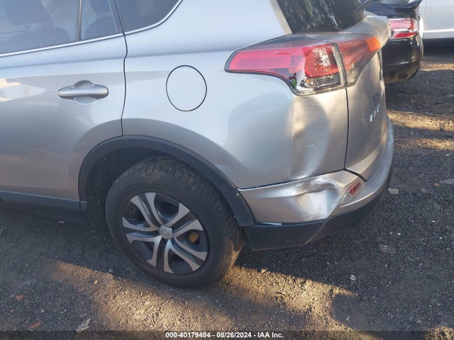 Toyota RAV4 LE 2018 JTMZFREV1JJ176839 Image 19