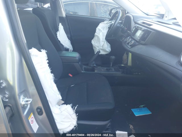 Toyota RAV4 LE 2018 JTMZFREV1JJ176839 Image 5
