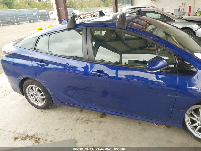 Toyota Prius Two 2018 JTDKBRFU3J3595752 Image 13