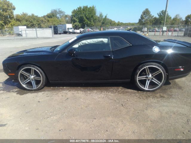 2C3CDZAG1GH300688 Dodge Challenger Sxt Plus
