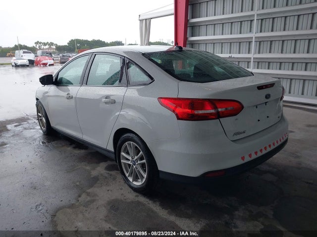 Ford FOCUS SE 2017 1FADP3F26HL274973 Image 3