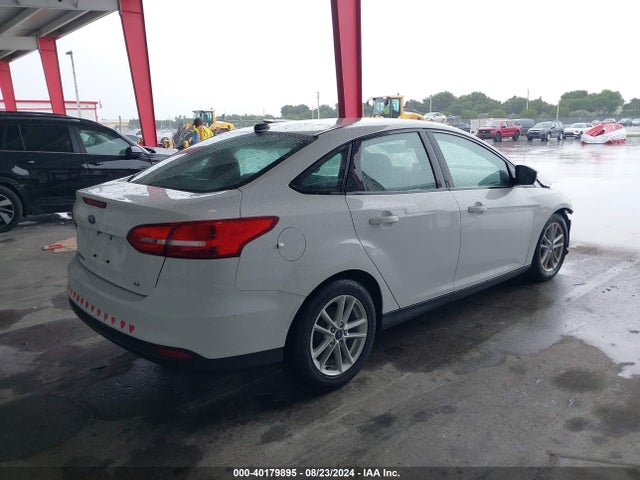 Ford FOCUS SE 2017 1FADP3F26HL274973 Image 4