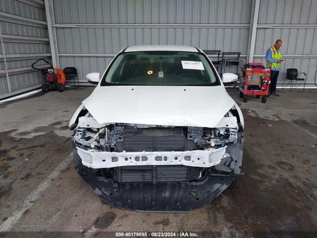 Ford FOCUS SE 2017 1FADP3F26HL274973 Image 6