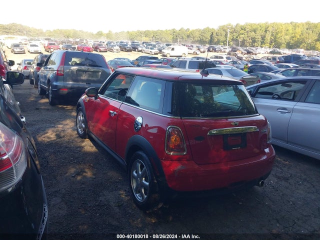 2010 MINI COOPER WMWMF3C59ATZ60990 Photo 2