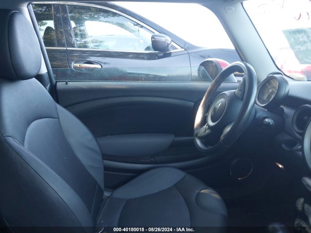 2010 MINI COOPER WMWMF3C59ATZ60990 Photo 4