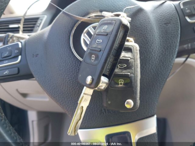 1VWBT7A31EC093194 Volkswagen Passat 1.8t Se