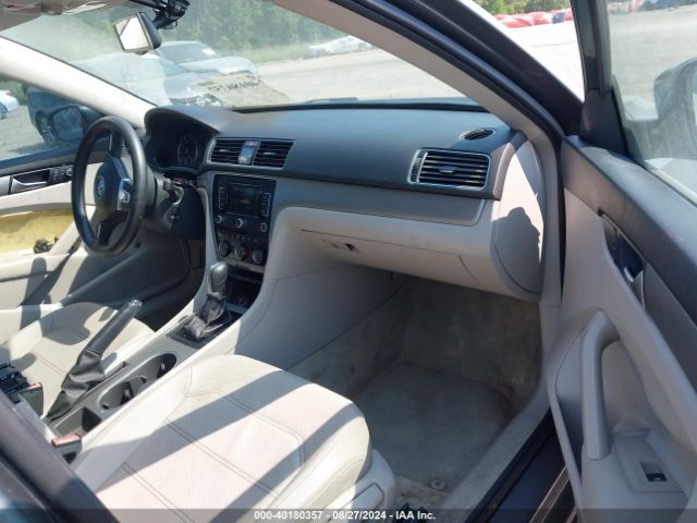1VWBT7A31EC093194 Volkswagen Passat 1.8t Se