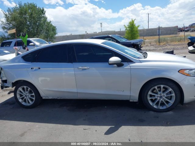 3FA6P0LUXKR208125 Ford Fusion Hybrid Se