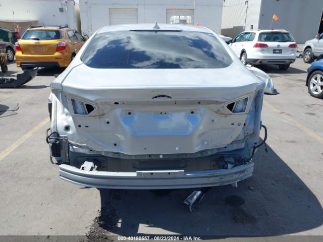 3FA6P0LUXKR208125 Ford Fusion Hybrid Se