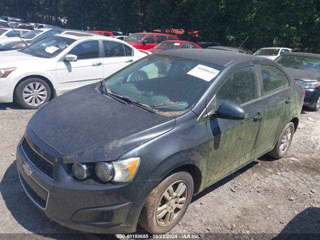 Chevrolet Sonic Lt Auto 2015 1G1JC5SB8F4130951 Image 2