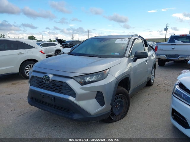 Toyota RAV4 LE 2019 JTMH1RFV5KJ005828 Image 2