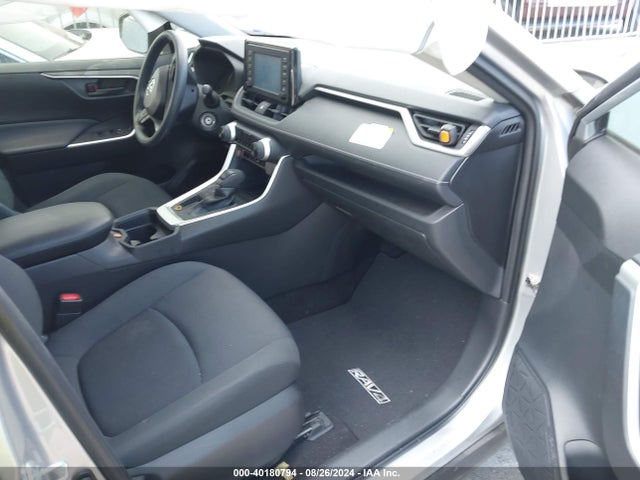 Toyota RAV4 LE 2019 JTMH1RFV5KJ005828 Image 5